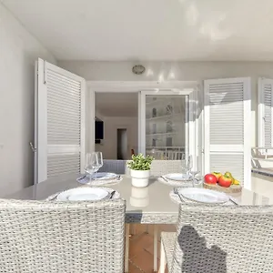 https://apartment-platja-de-roses10.topcostabravahotels.com
